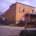 08/04/2015 : Vue de la façade Nord + pignon Ouest et son balcon