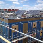 20/06/2014 : Vue depuis le toit du bât.A (le toit du Bât. B équipé des panneaux solaires pour l'eau chaude sanitaire et du Bât C 2 pentes + fermettes)